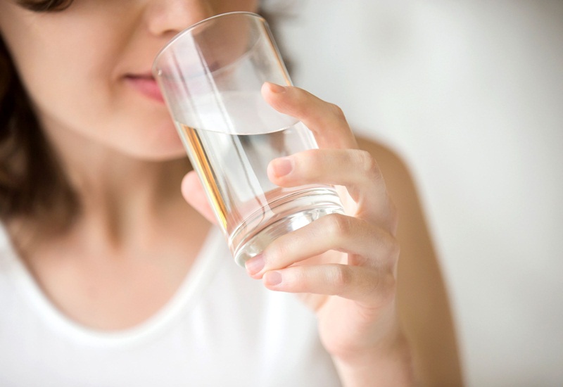 Thường xuyên uống nước để phòng ngừa nhiễm trùng đường tiết niệu